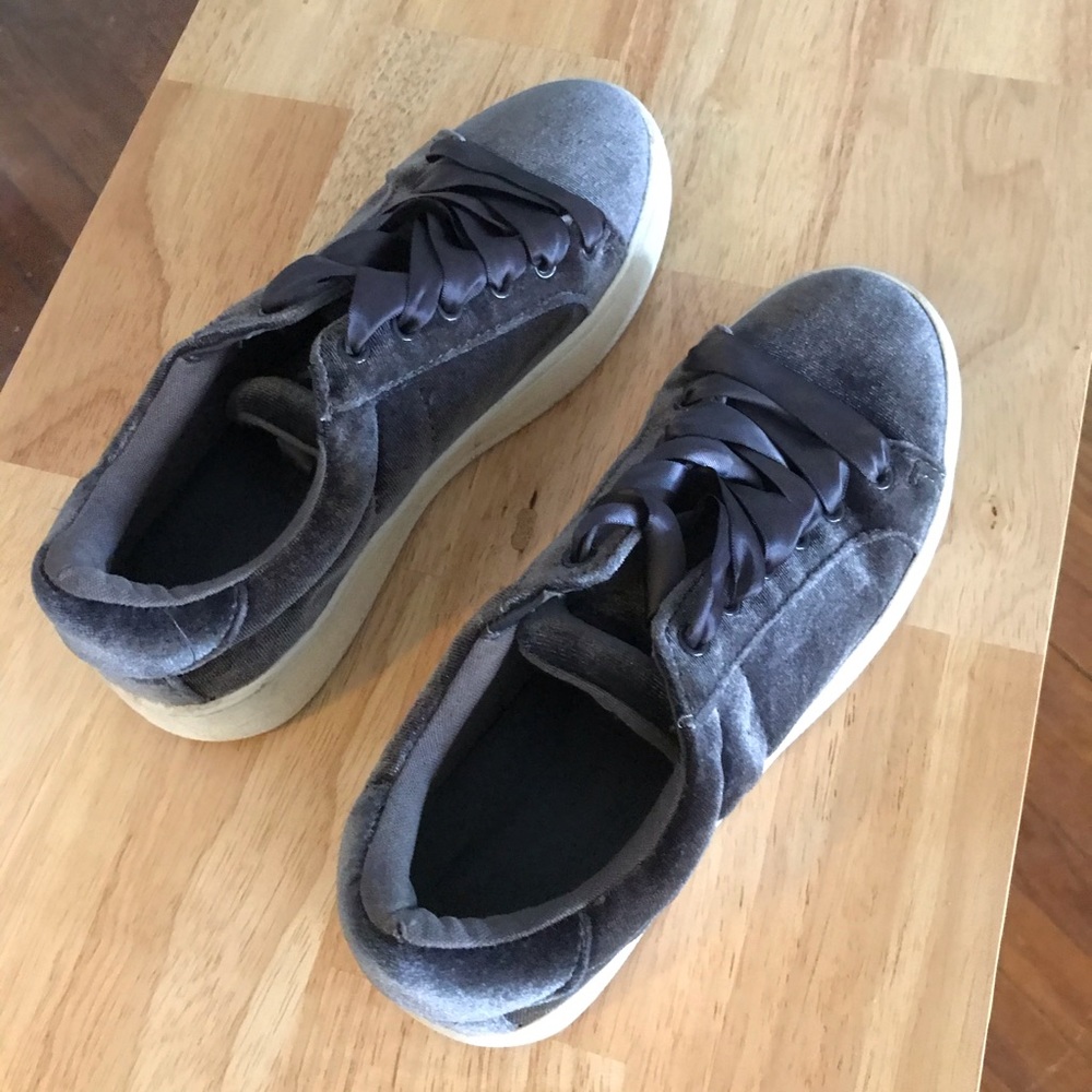 Velvet sneakers size 7 Big Buddha